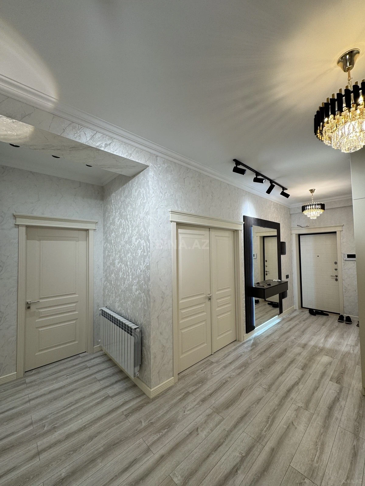 Satılır 3 otaqlı mənzil 145 m²