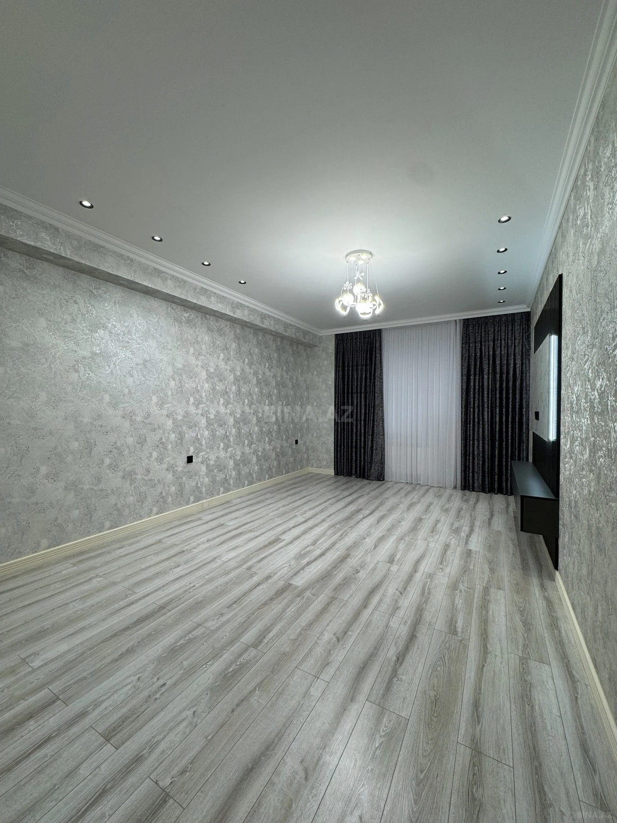 Satılır 3 otaqlı mənzil 145 m²
