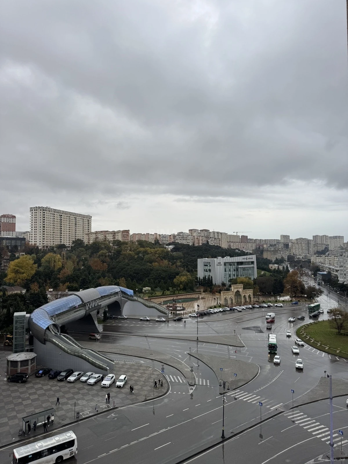 Satılır 3 otaqlı mənzil 145 m²