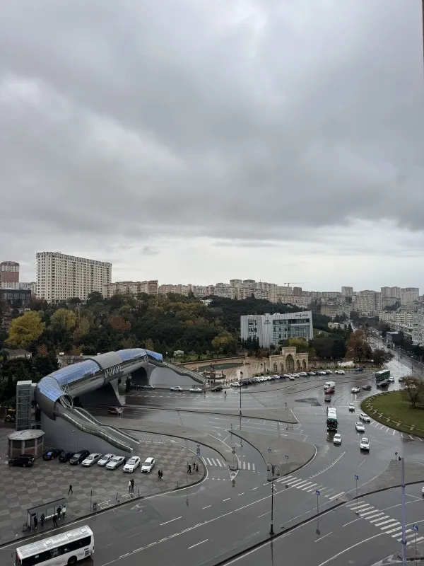 Satılır 3 otaqlı mənzil 145 m²