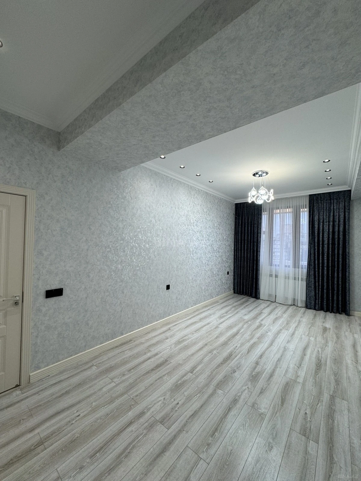 Satılır 3 otaqlı mənzil 145 m²