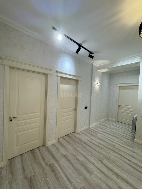 Satılır 3 otaqlı mənzil 145 m²