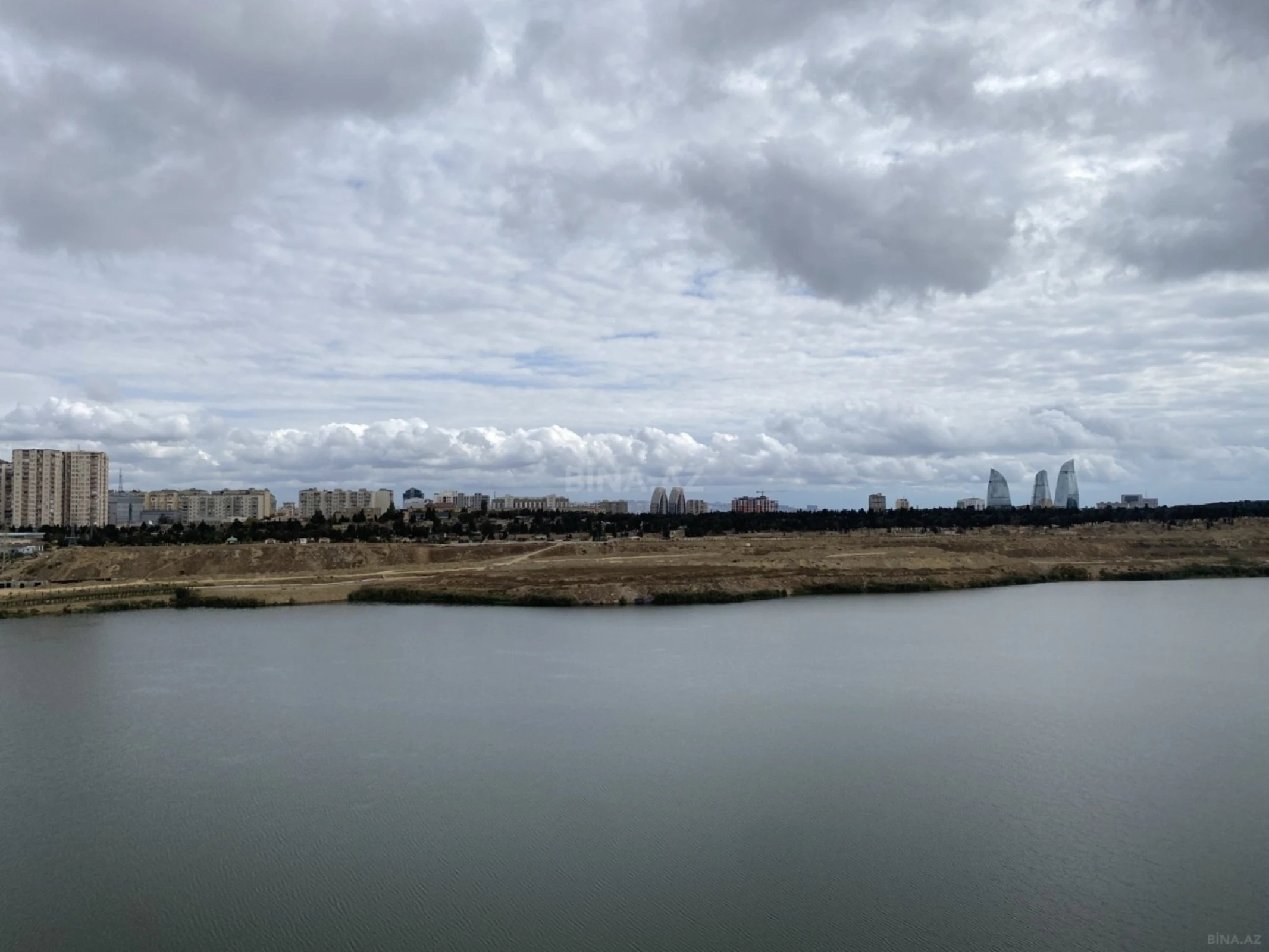 Satılır 3 otaqlı mənzil 71.7 m²