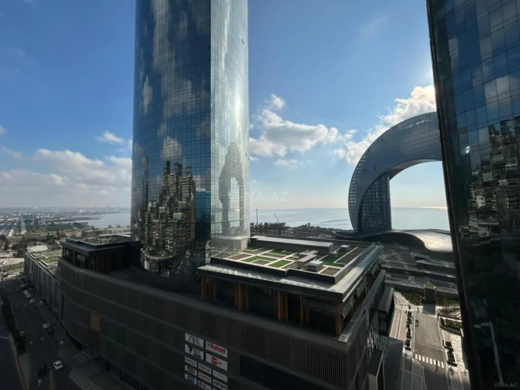 Satılır 7 otaqlı mənzil 369.9 m²