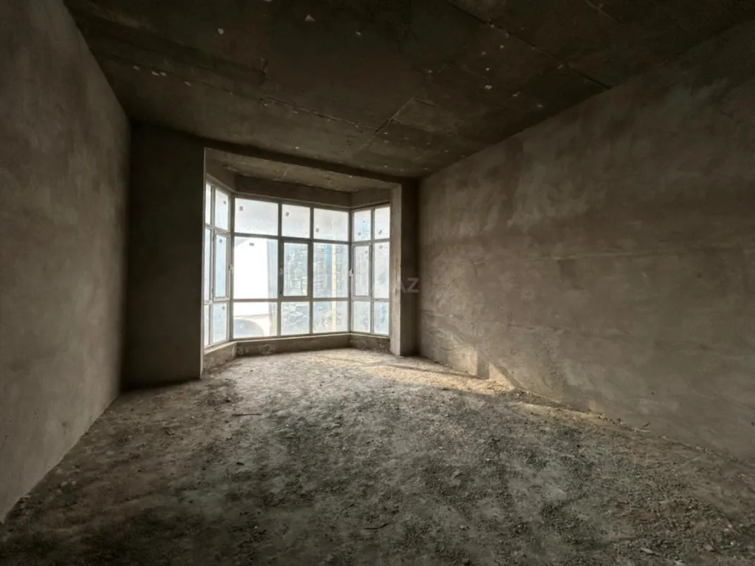 Satılır 7 otaqlı mənzil 369.9 m²