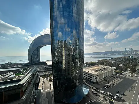 Satılır 7 otaqlı mənzil 369.9 m²