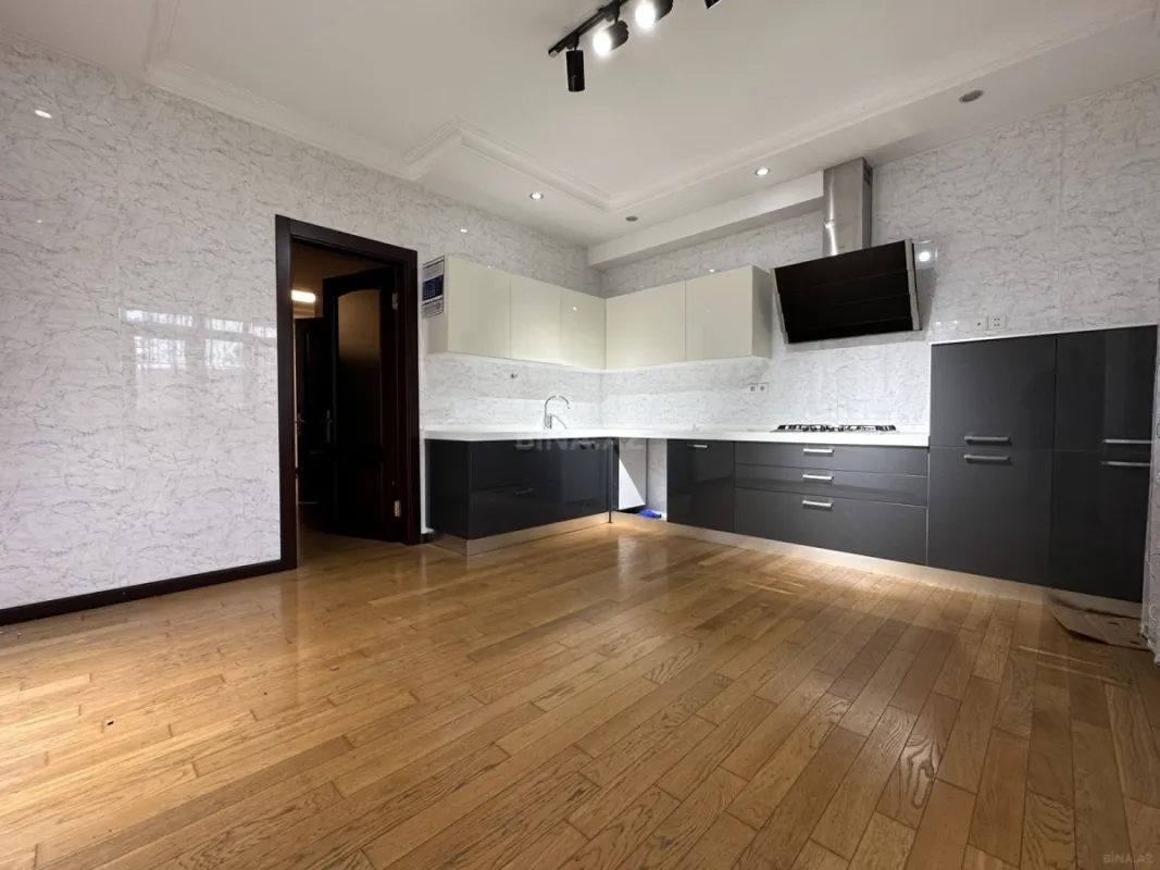 Satılır 3 otaqlı mənzil 145 m²