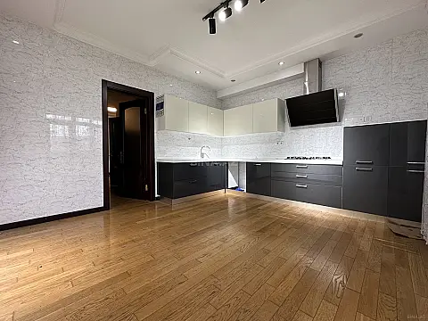 Satılır 3 otaqlı mənzil 145 m²