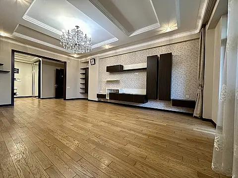 Satılır 3 otaqlı mənzil 145 m²