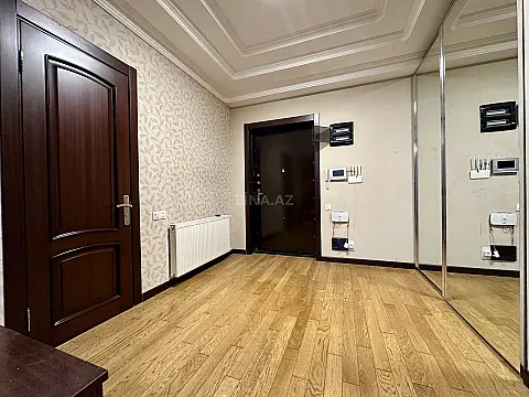 Satılır 3 otaqlı mənzil 145 m²