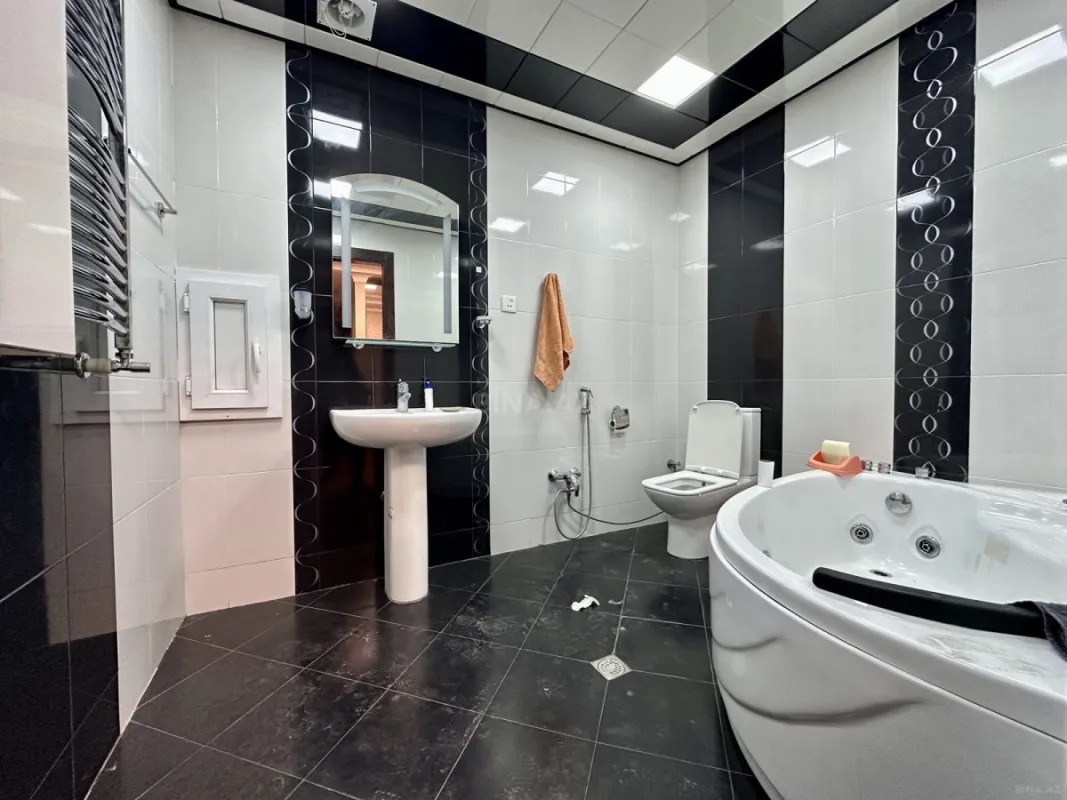 Satılır 3 otaqlı mənzil 145 m²