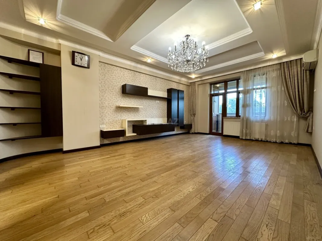 Satılır 3 otaqlı mənzil 145 m²