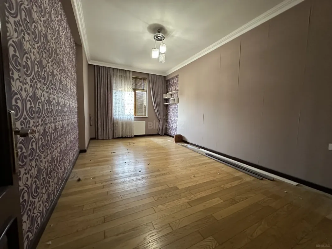Satılır 3 otaqlı mənzil 145 m²