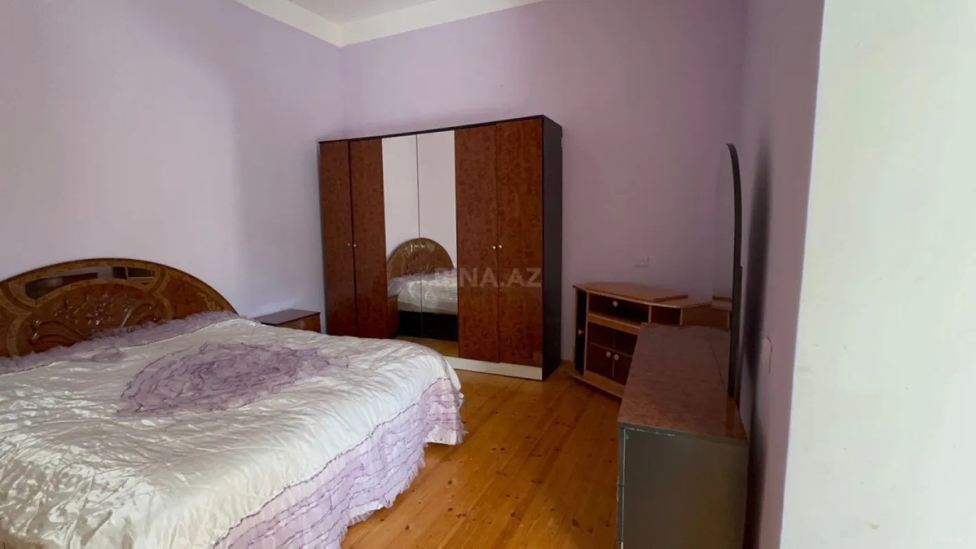 Satılır 4 otaqlı həyət evi 260 m²