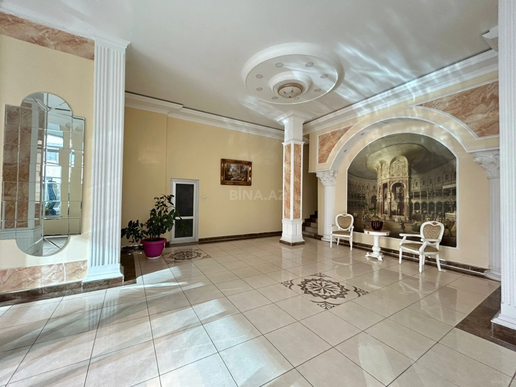 Satılır 4 otaqlı mənzil 241 m²