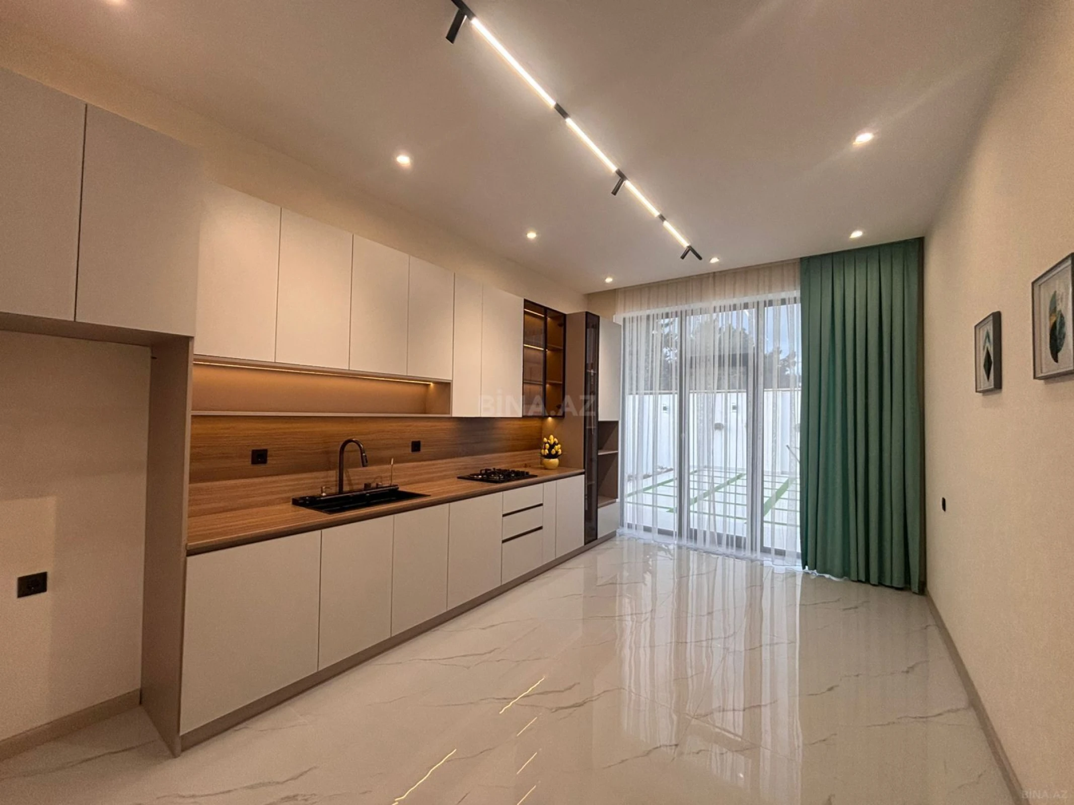 Satılır 5 otaqlı həyət evi 290 m²