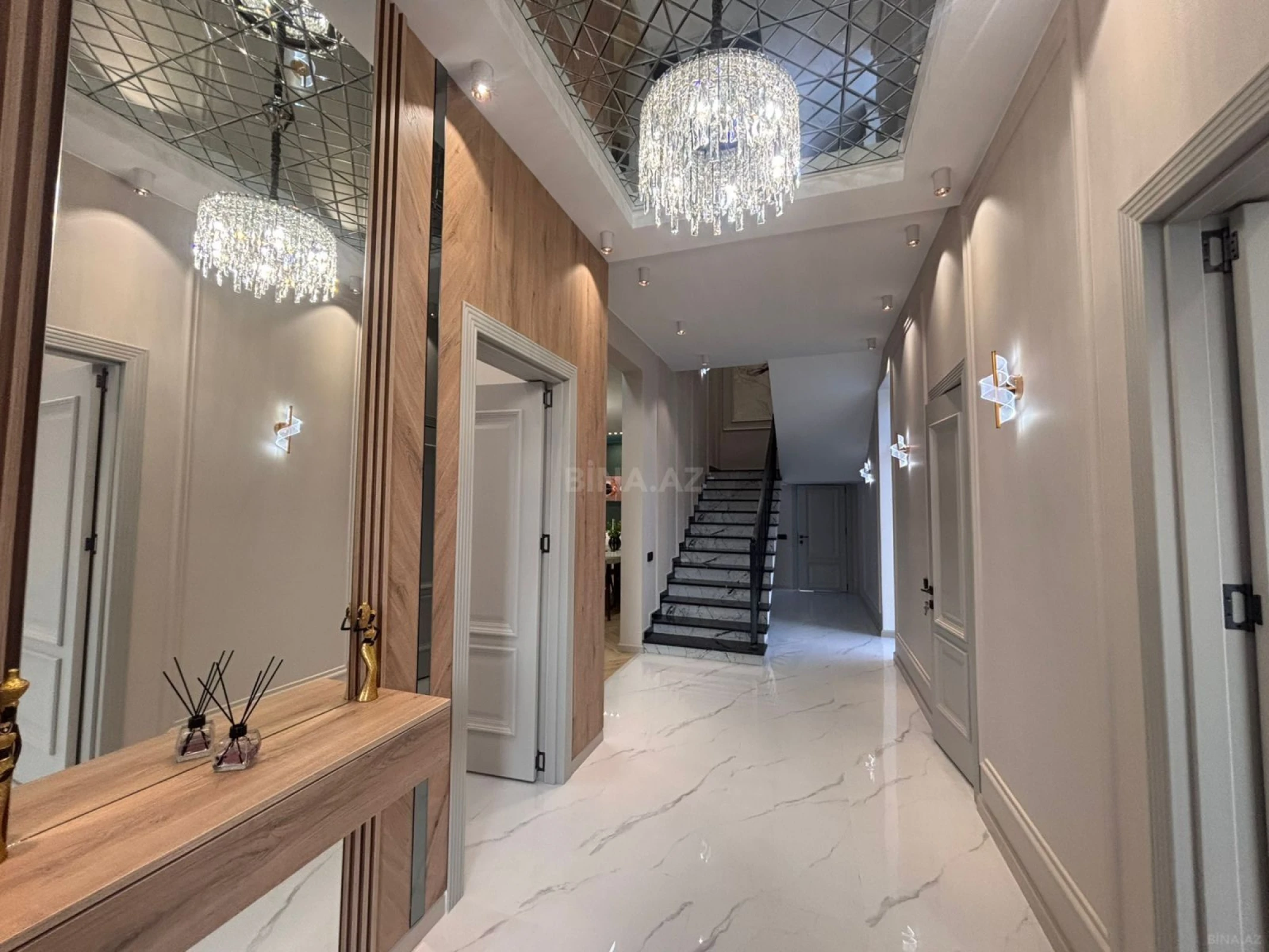 Satılır 5 otaqlı həyət evi 290 m²