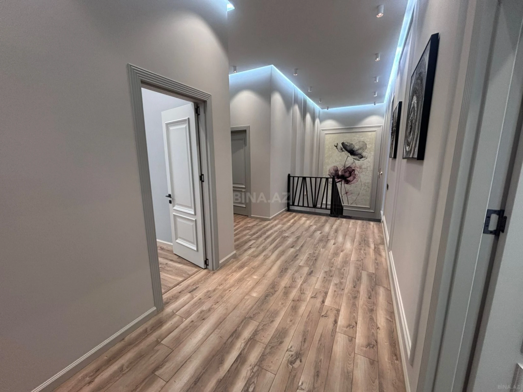 Satılır 5 otaqlı həyət evi 290 m²