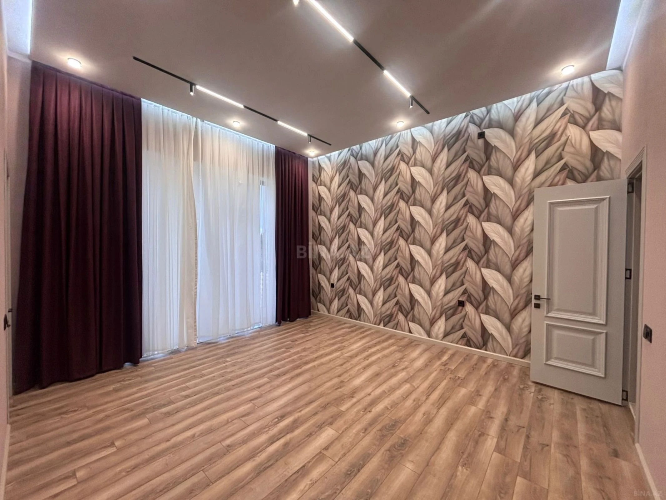 Satılır 5 otaqlı həyət evi 290 m²