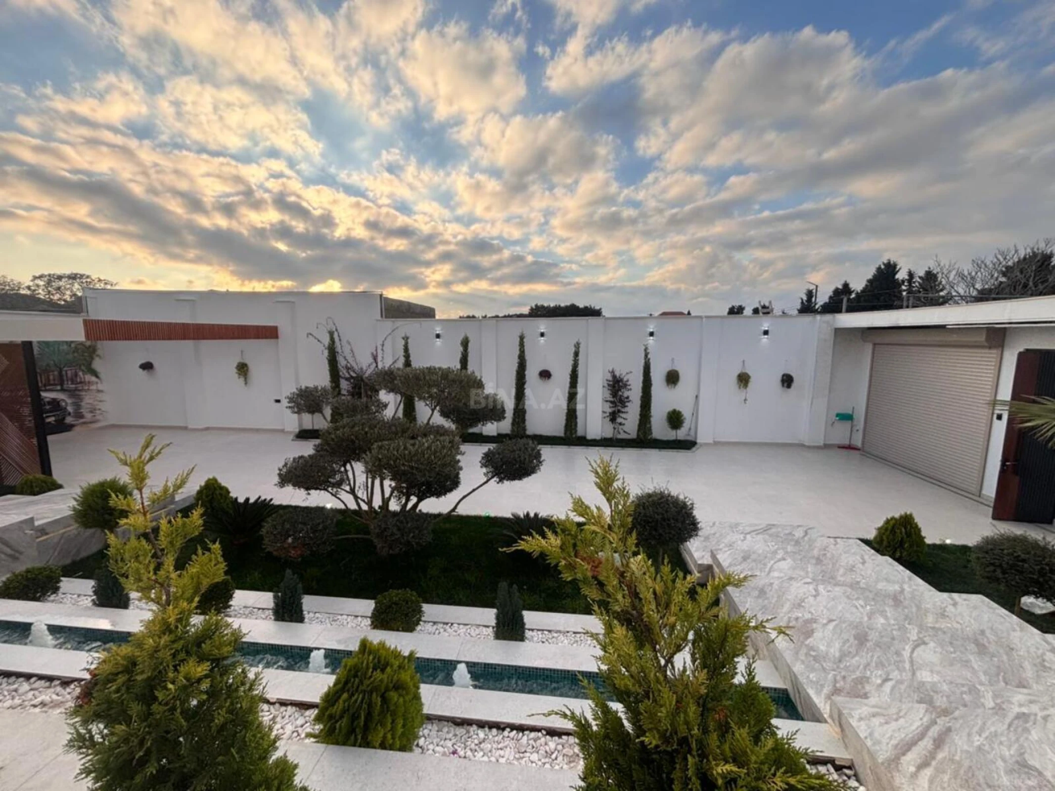 Satılır 5 otaqlı həyət evi 290 m²