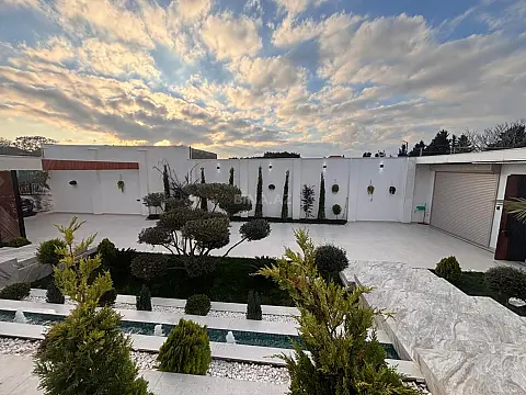 Satılır 5 otaqlı həyət evi 290 m²