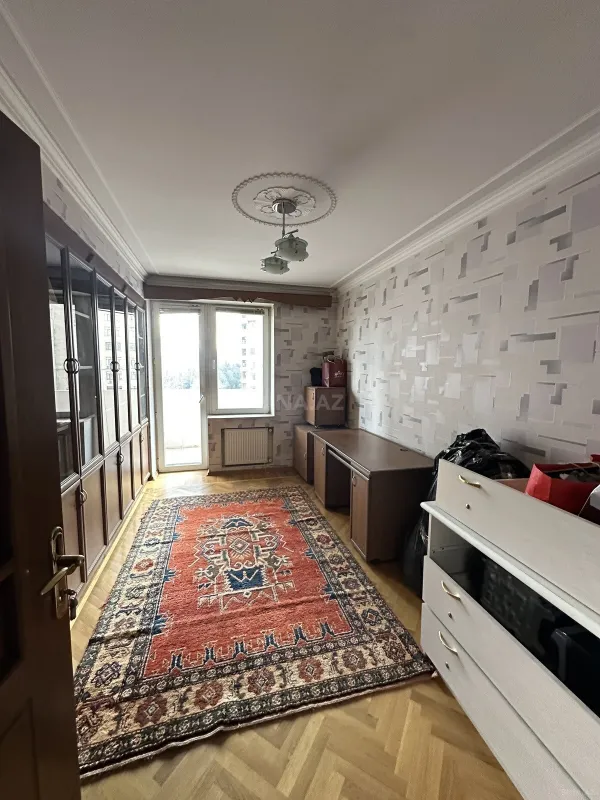 Satılır 4 otaqlı mənzil 190 m²