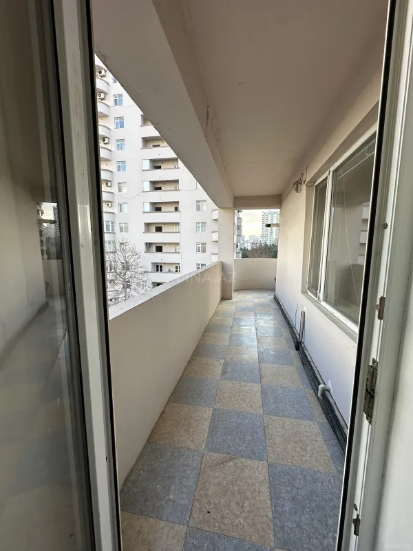 Satılır 4 otaqlı mənzil 190 m²