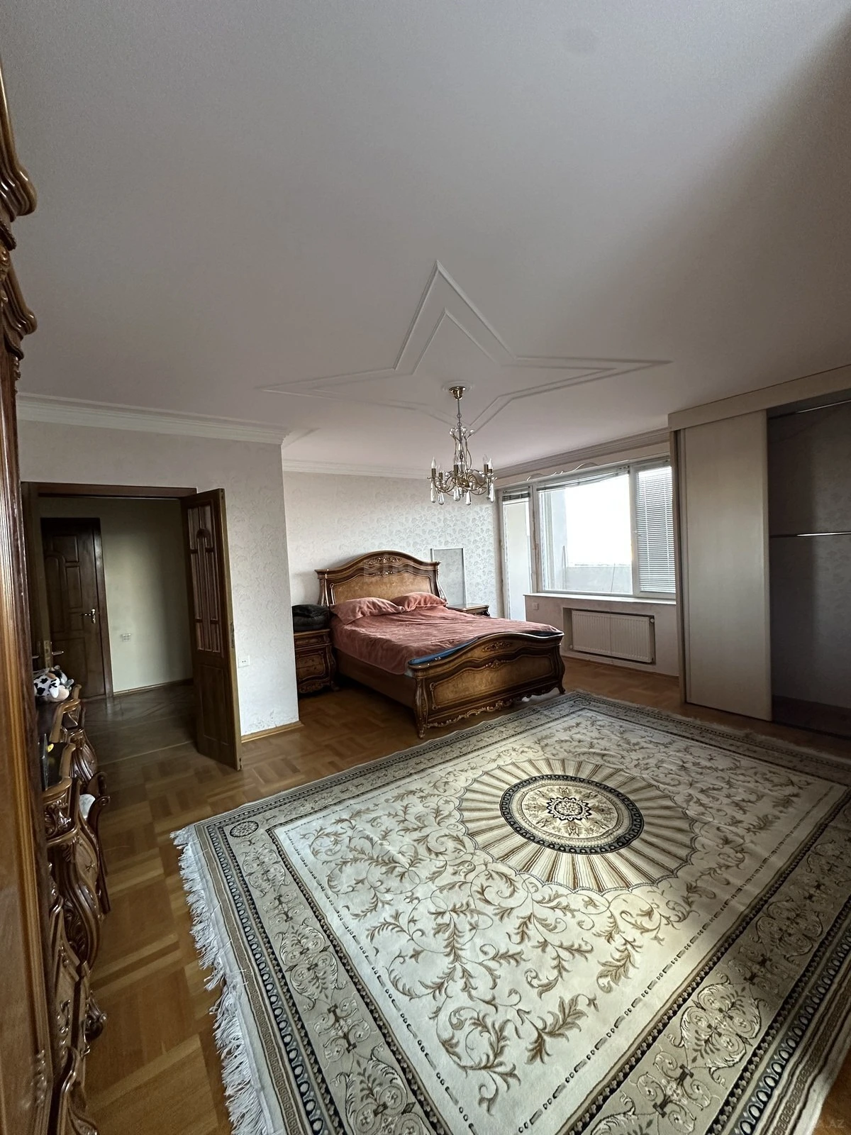 Satılır 4 otaqlı mənzil 190 m²