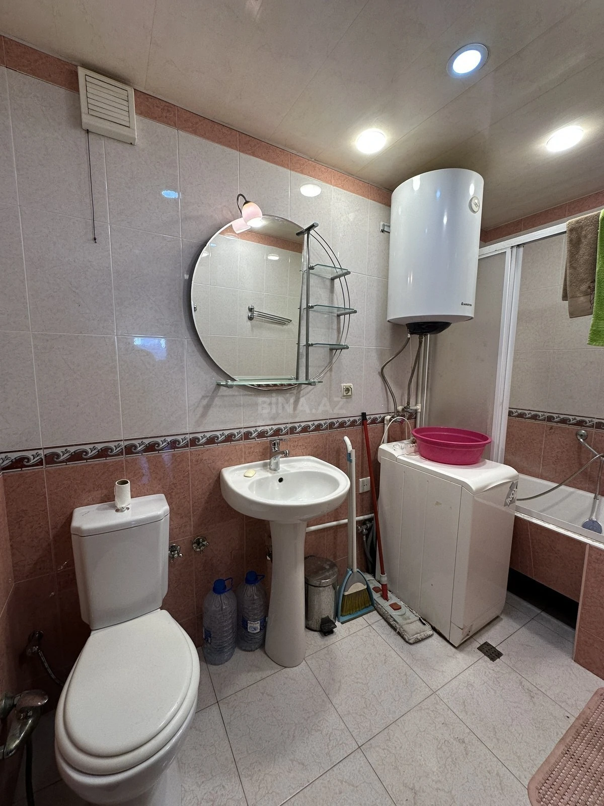 Satılır 4 otaqlı mənzil 190 m²