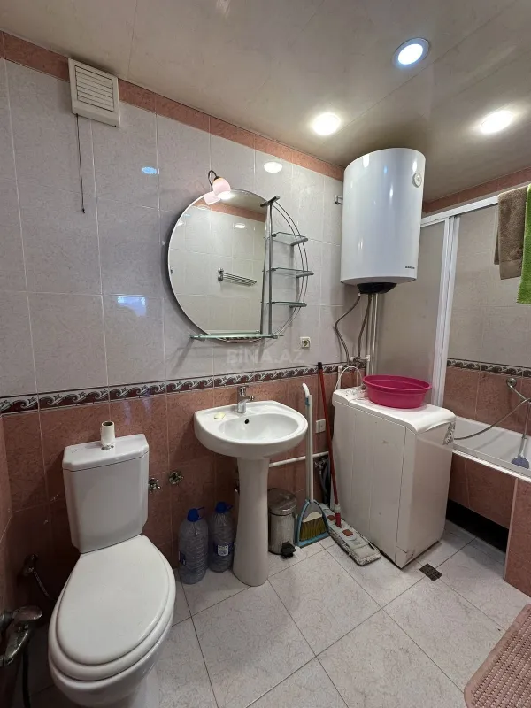 Satılır 4 otaqlı mənzil 190 m²