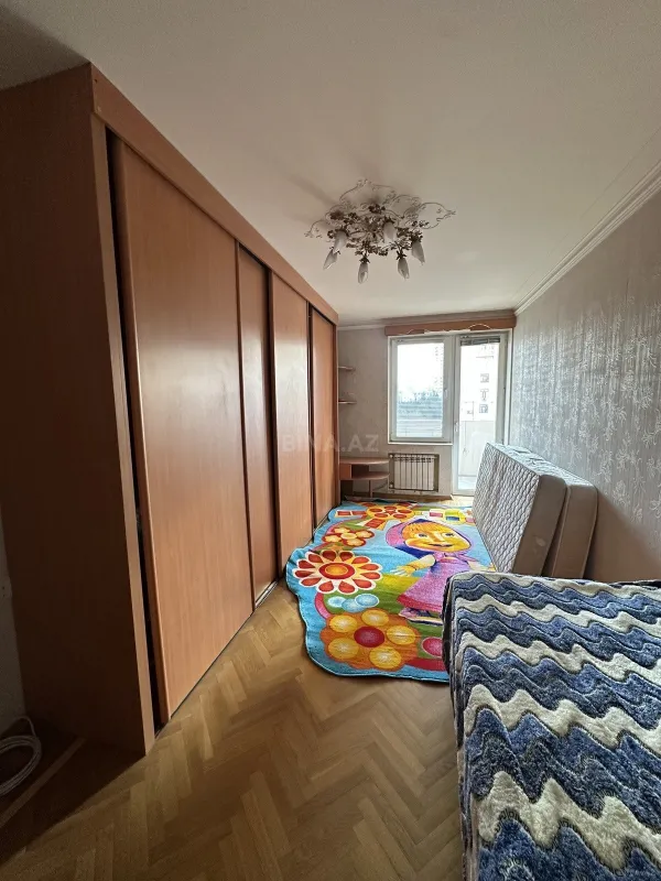 Satılır 4 otaqlı mənzil 190 m²
