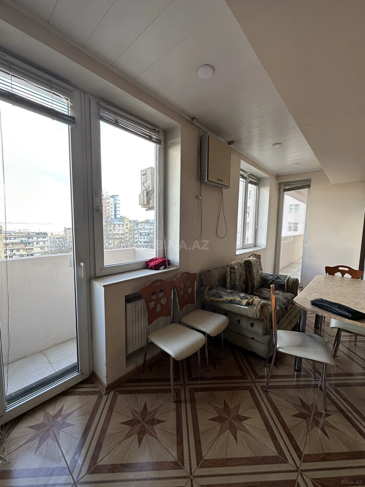 Satılır 4 otaqlı mənzil 190 m²