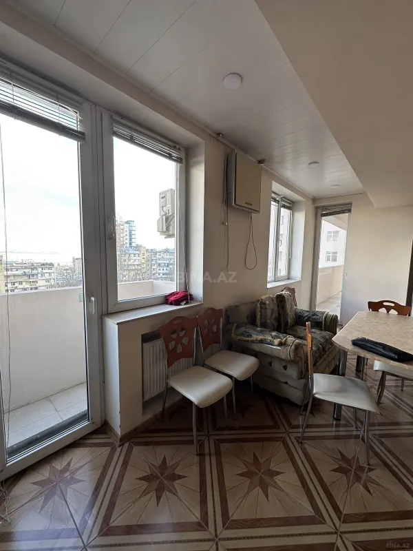 Satılır 4 otaqlı mənzil 190 m²