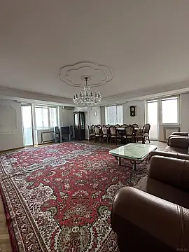 Satılır 4 otaqlı mənzil 190 m²