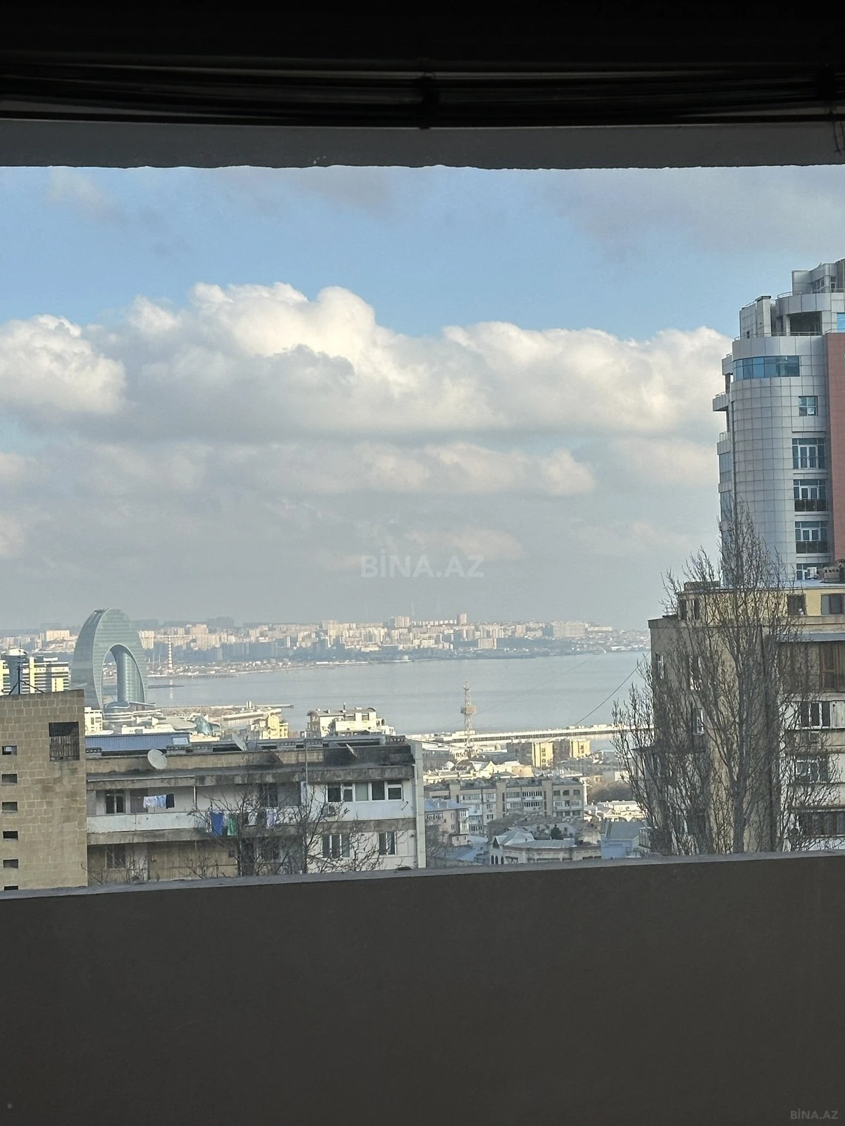 Satılır 4 otaqlı mənzil 190 m²