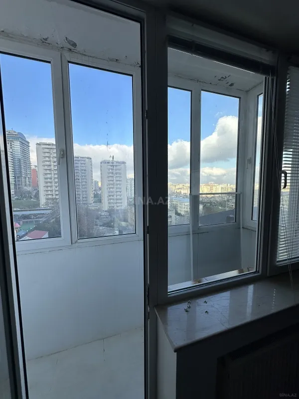 Satılır 4 otaqlı mənzil 190 m²