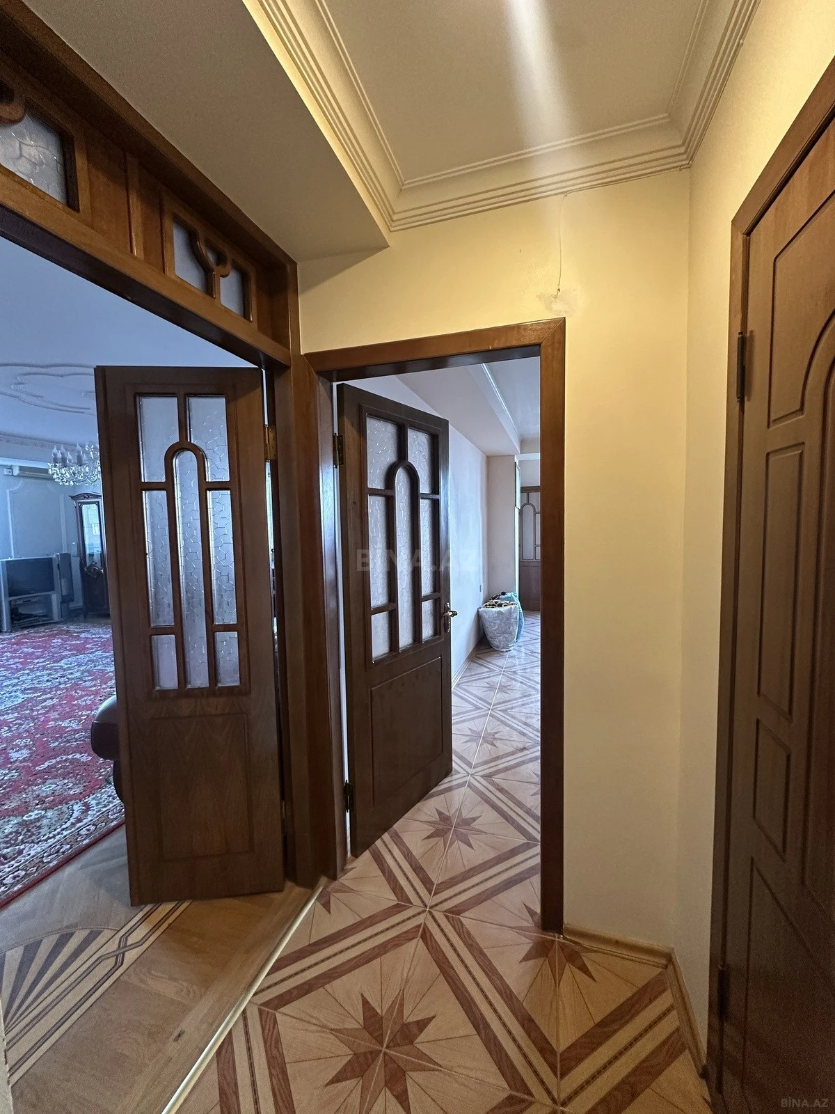 Satılır 4 otaqlı mənzil 190 m²