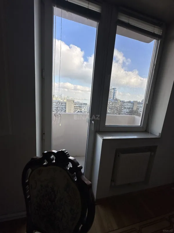 Satılır 4 otaqlı mənzil 190 m²