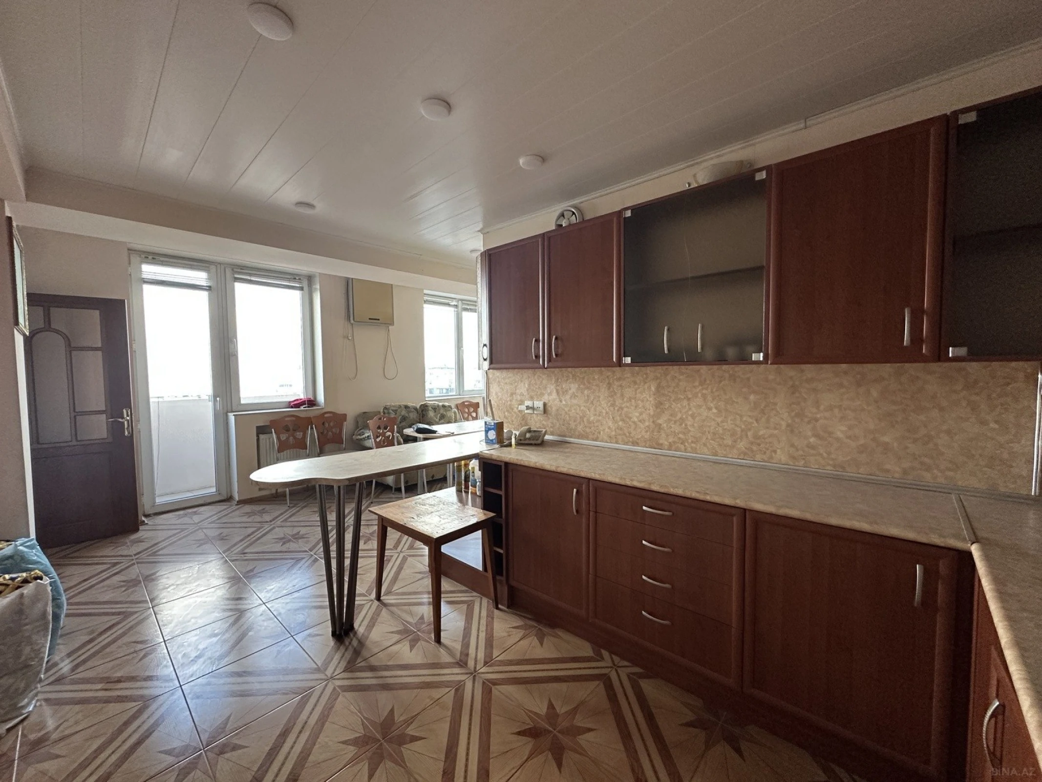 Satılır 4 otaqlı mənzil 190 m²