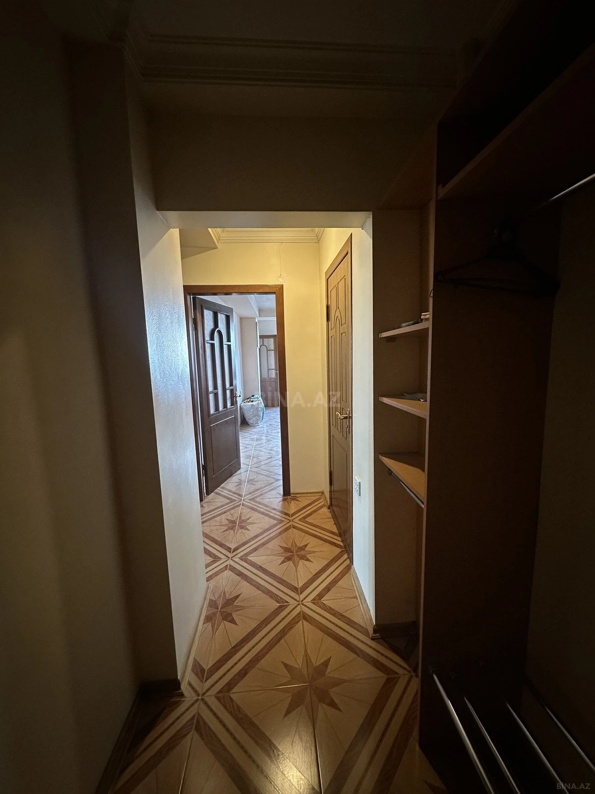 Satılır 4 otaqlı mənzil 190 m²