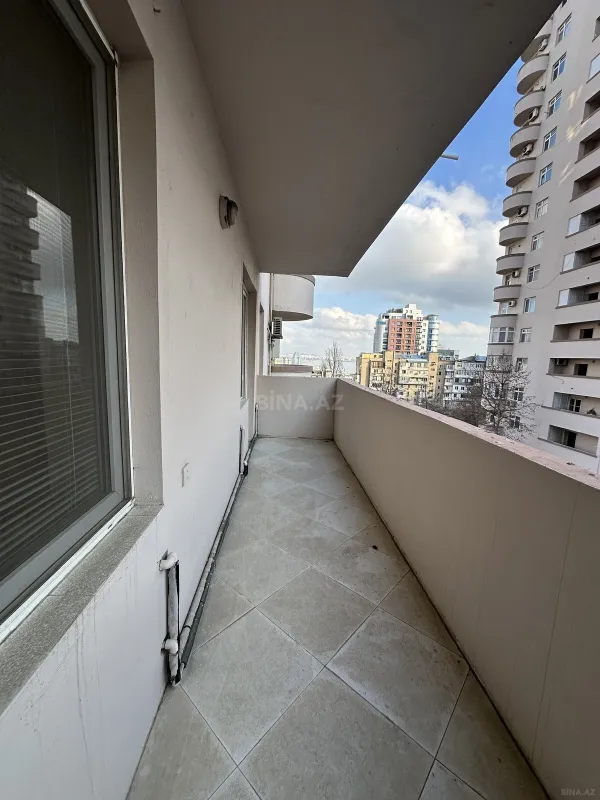 Satılır 4 otaqlı mənzil 190 m²