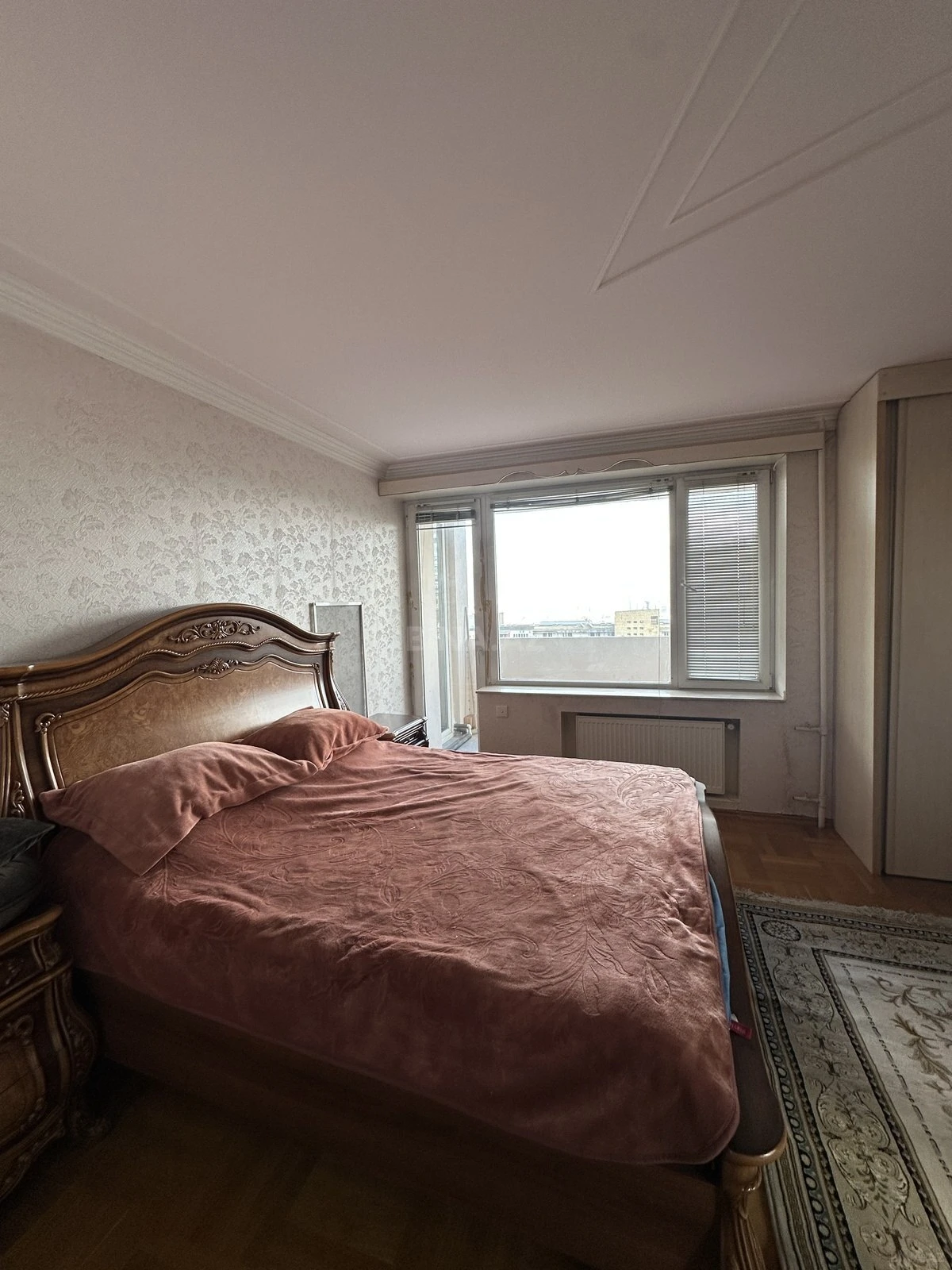 Satılır 4 otaqlı mənzil 190 m²