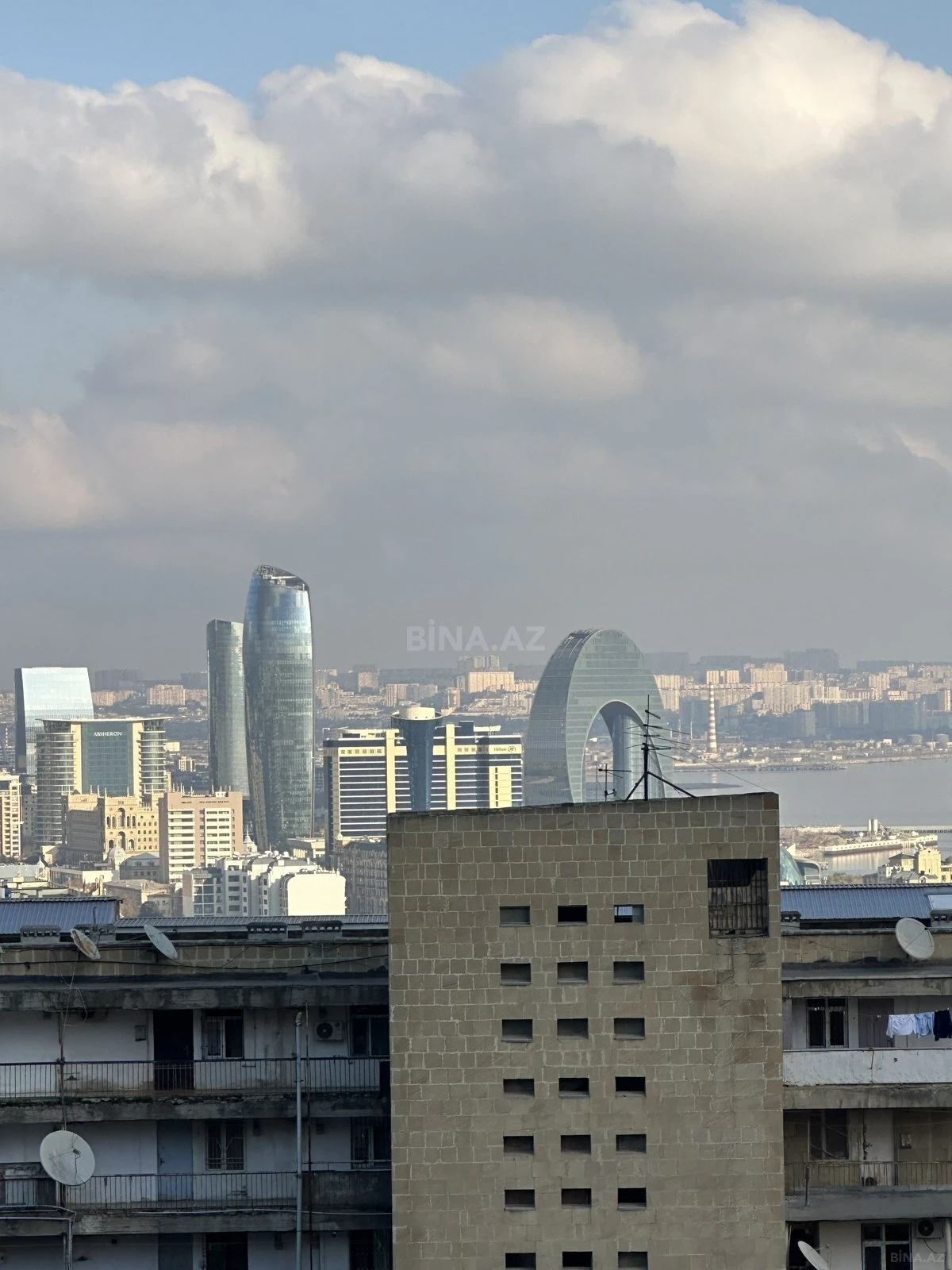 Satılır 4 otaqlı mənzil 190 m²