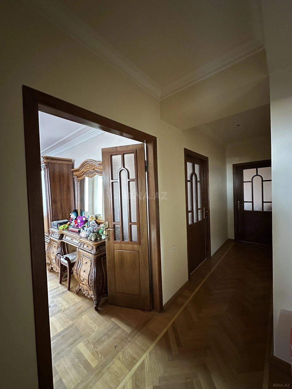 Satılır 4 otaqlı mənzil 190 m²