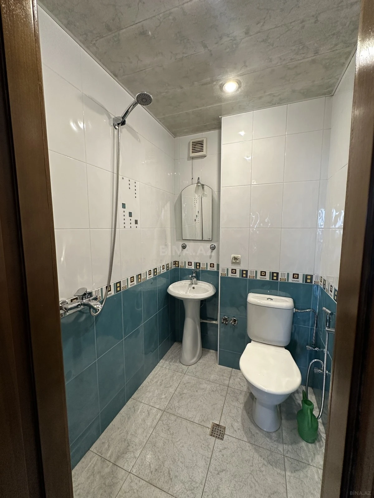 Satılır 4 otaqlı mənzil 190 m²