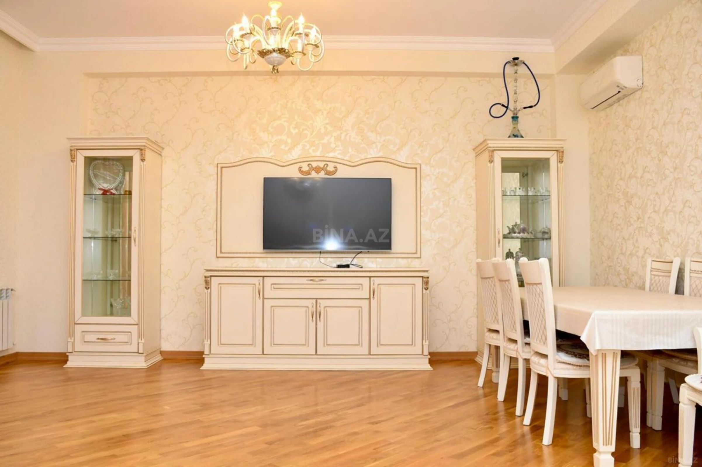 Kirayə verilir 3 otaqlı mənzil 134 m²