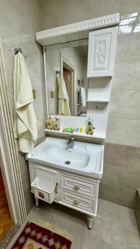 Kirayə verilir 3 otaqlı mənzil 134 m²
