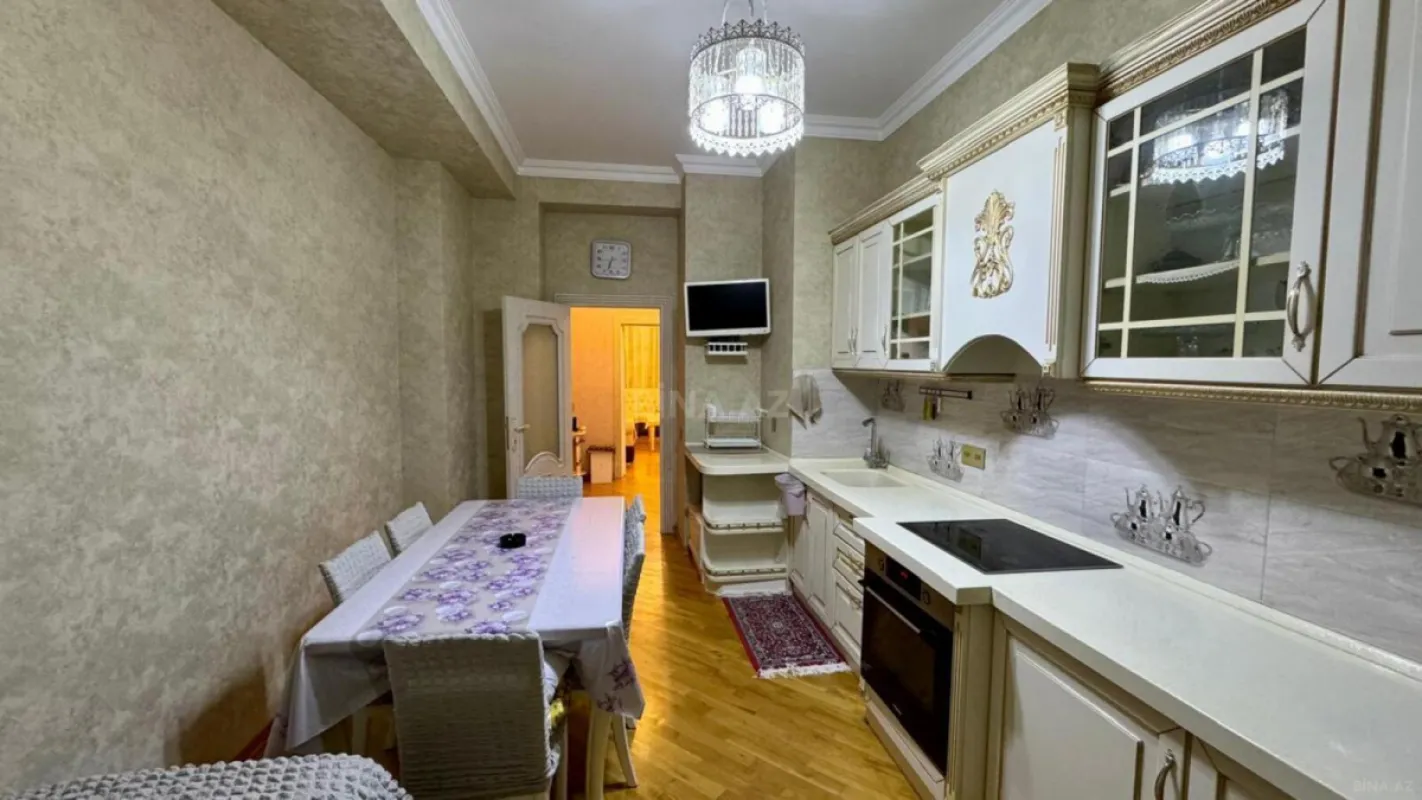 Kirayə verilir 3 otaqlı mənzil 134 m²
