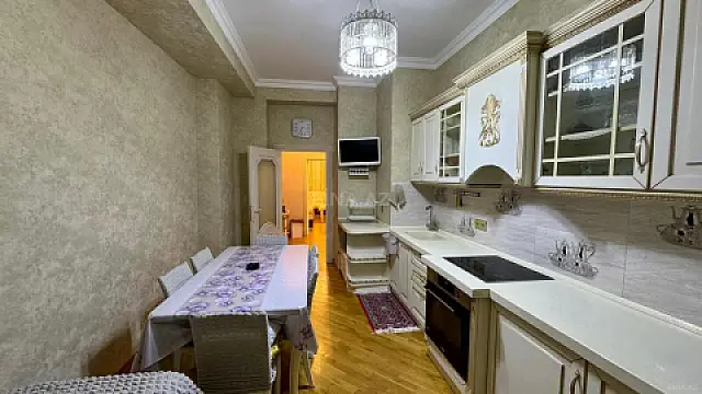 Kirayə verilir 3 otaqlı mənzil 134 m²