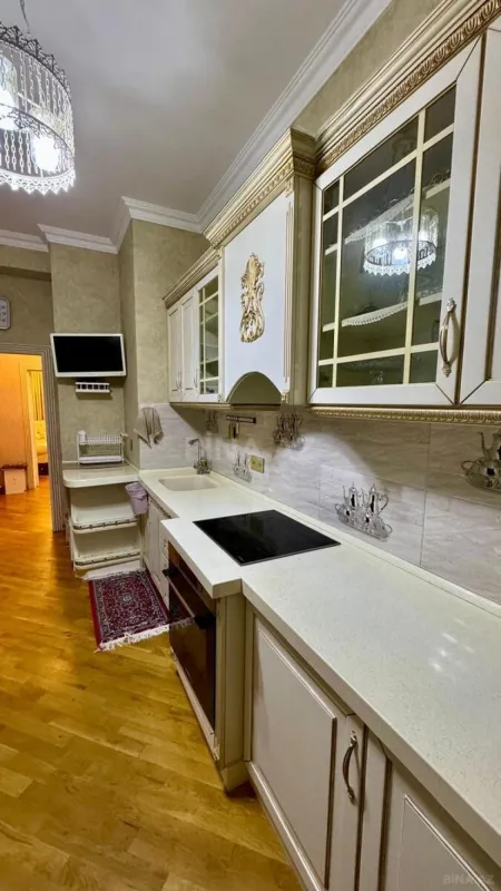Kirayə verilir 3 otaqlı mənzil 134 m²